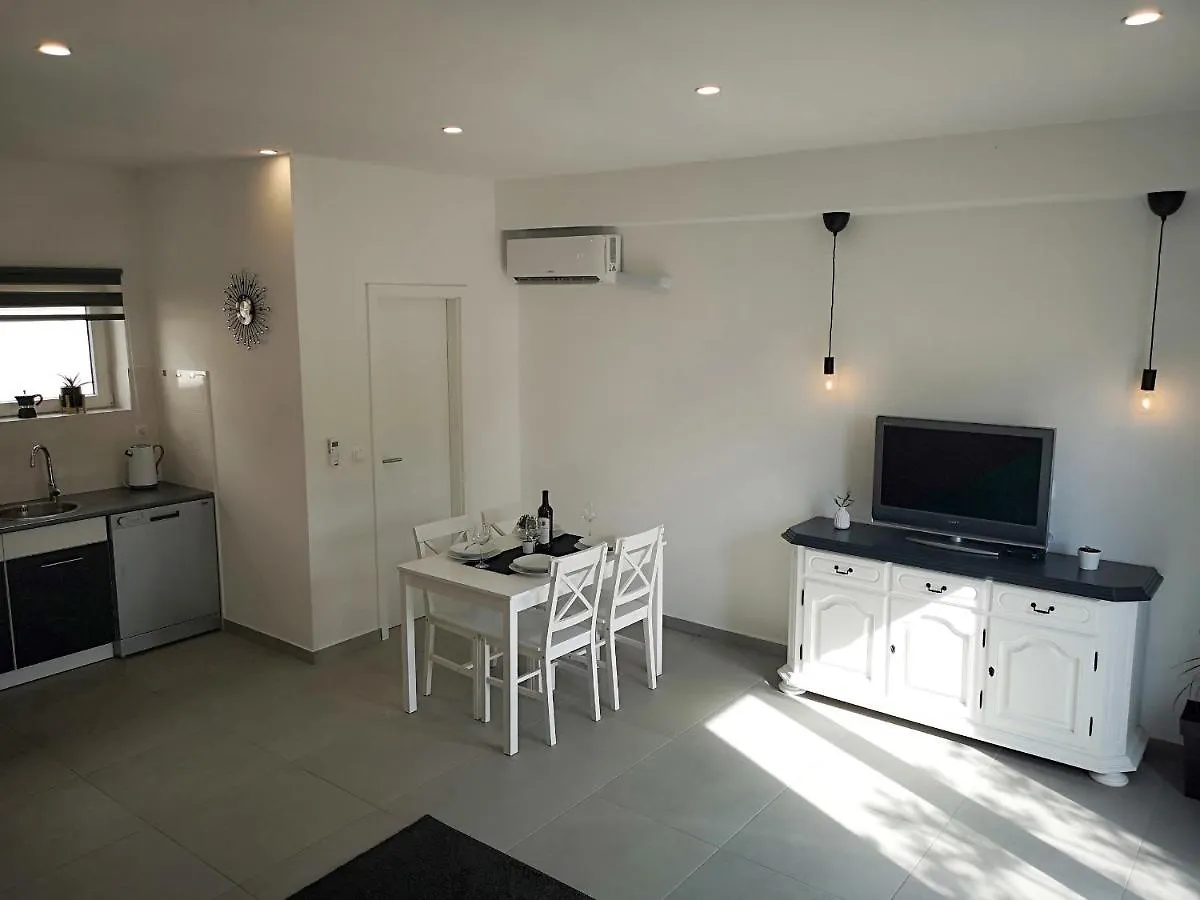 別荘 Island Cottage Apartment Božava